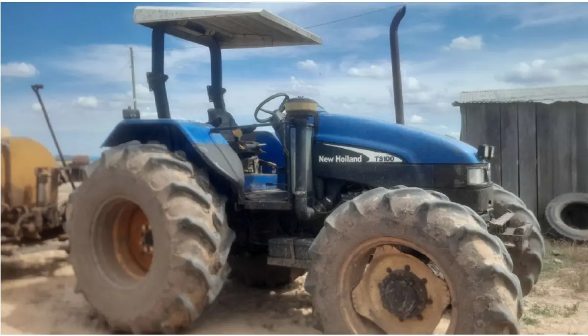 LOTE CONTENDO 03 TRATORES AGRÍCOLAS NEW HOLLAND TS100TR — foto 5 de 5